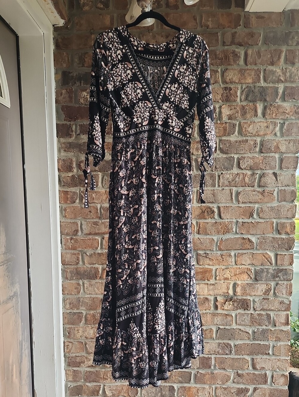 Black Floral V-Neck Tie-Sleeve Maxi Dress
